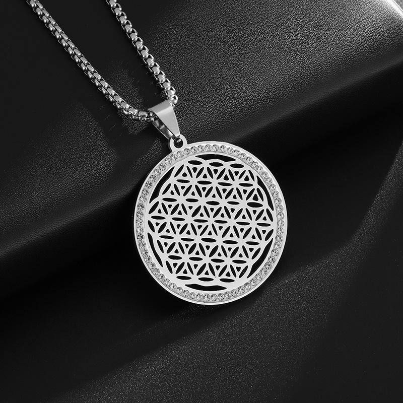 

Fashionable Retro Hollow Pattern Round Brand Necklace серебряный