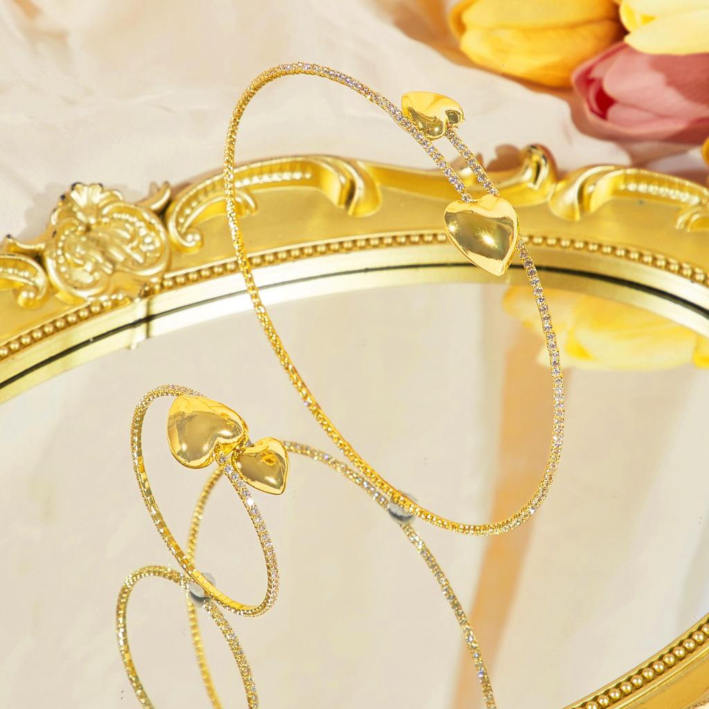 CMM Perfekt för alla tillfällen Trendigt hjärtformat silvergyllene armband halsband set Fodrat band Ett modeuttalande för fest kvinnor
