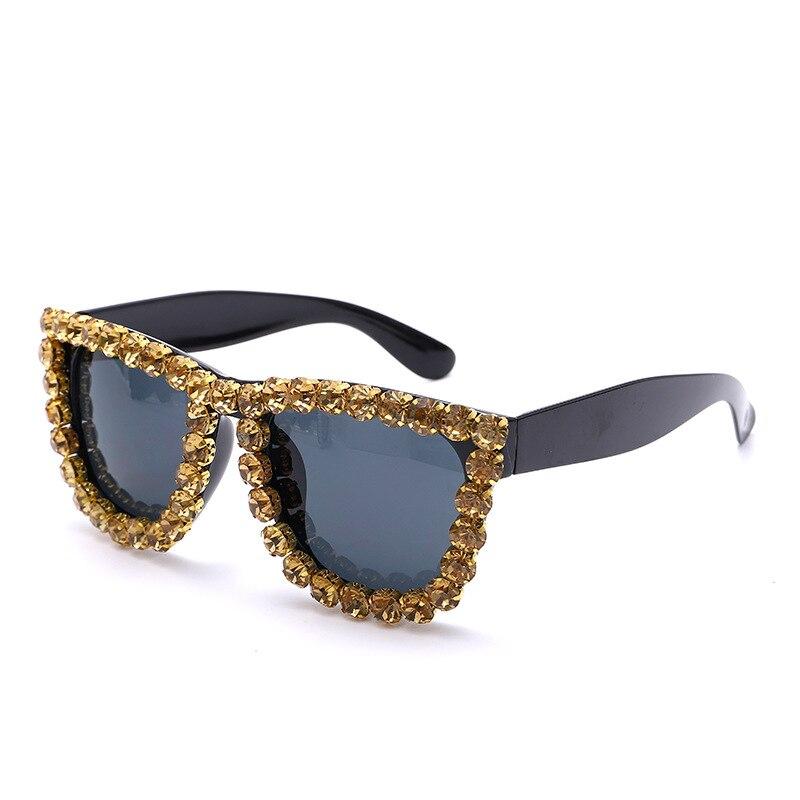 Oversized Rhinestone Frame Ladies Diamond Glasses Square Sun Glasses Designer Stylish Sun Glasses UV400 Shades for Ladies