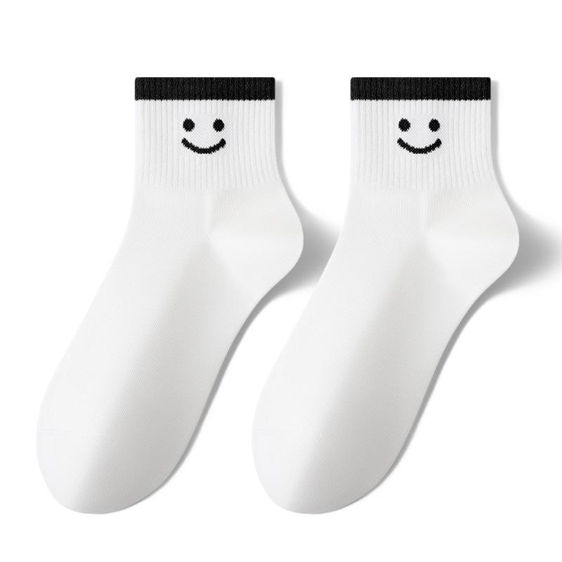 Damer Vår och Sommar Tunna Leende Ansikte Antibakteriella Deodorerande College Stil Studenter Korta Strumpor