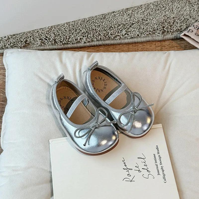 Barnas små skinnsko for jenter 2024 Vår&Høst Nye Koreanske Myk Såle Sløyfe Sklisikre Mote Prinsesse Enkelsko