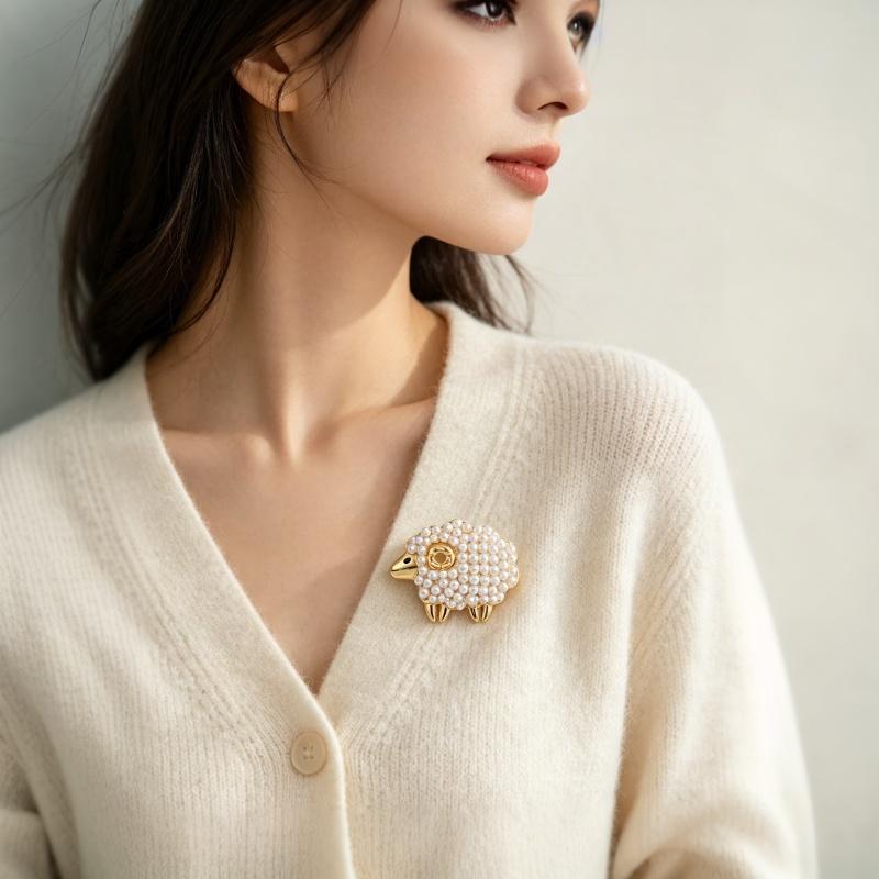 Cute Sheep Brooches For Women Lamb Pin Y2K Shiny Pearl Crystal Lapel Pins Badges 2027 New Year Gifts Fashion Jewelry Accessories