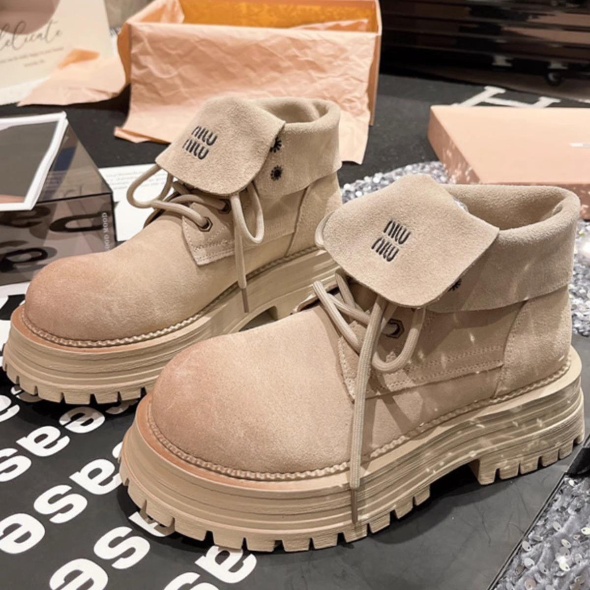 

European matte leather Martin boots 2024 new letter lapel locomotive boots big yellow boots two wear muffin women s shoes 35
