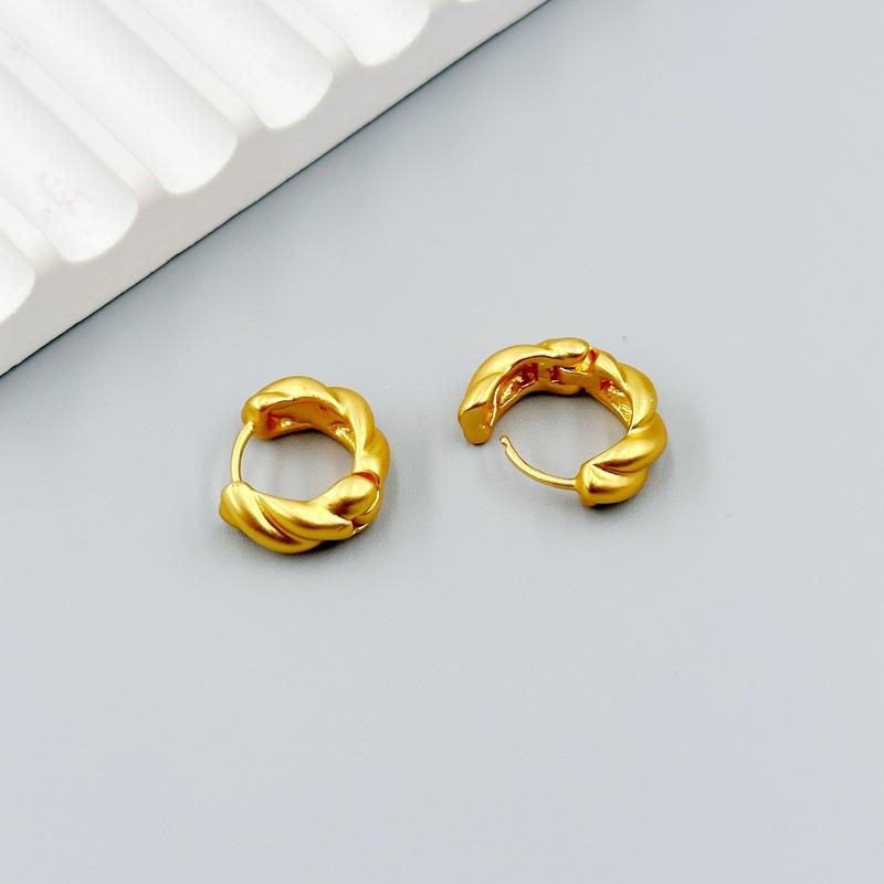 Fashion High Sense, Twisted Thick Twist Women'S Ear Buckle Retro Simple, Matte Medieval Earrings Earrings
