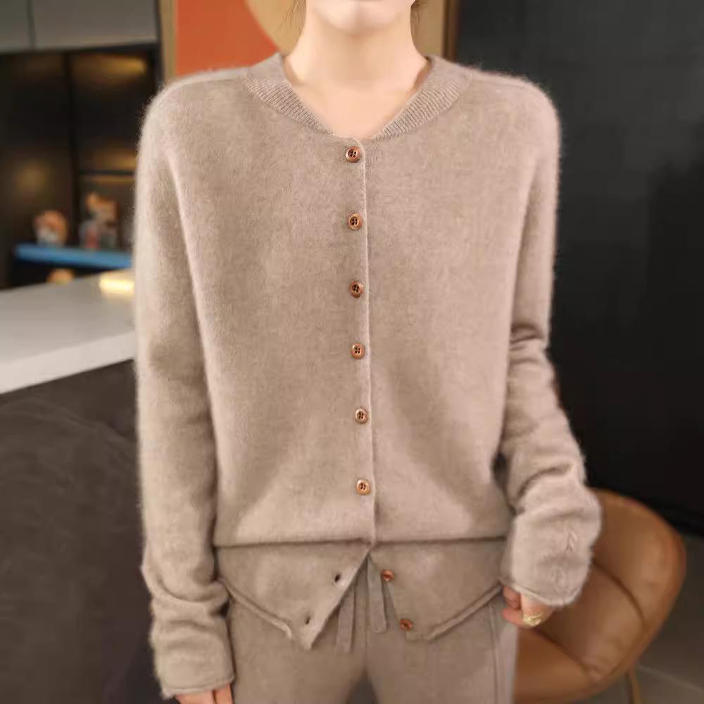 2024 Women's Loose V-Neck Pure Wool Knit Cardigan - Autumn/Winter Plus Size French Style Outerwear