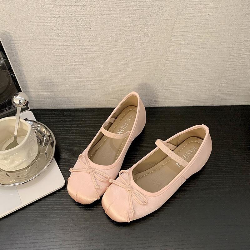 

French evening breeze single shoes women s 2025 spring and autumn new black skirt Mary Jane shoes soft leather shallow mouth ballet shoes 40 рожевий