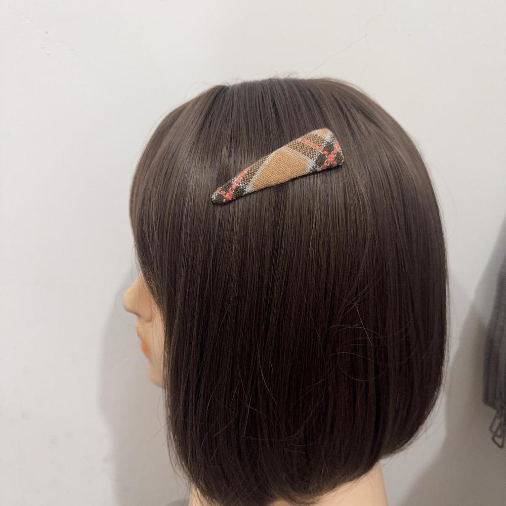 College Style Retro Plaid Triangle Hair Clip - Autumn/Winter Edition