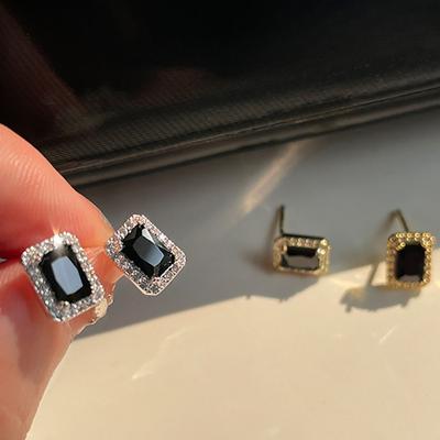 Black Zircon Square Stud Earrings for Women Are Simple and Not Monotonous, Geometric Square Earrings Can Be Matched In Autumn and Winter