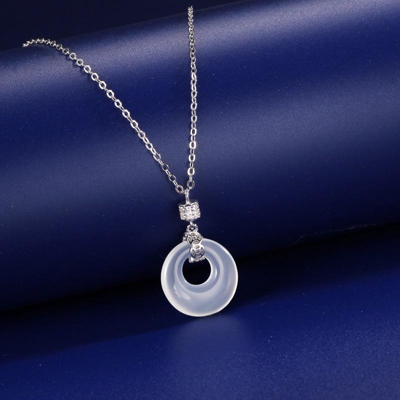 Colier retro cu cataramă de siguranță, design de nișă pentru femei, colier versatil, pandantiv cu calcedonie naturală