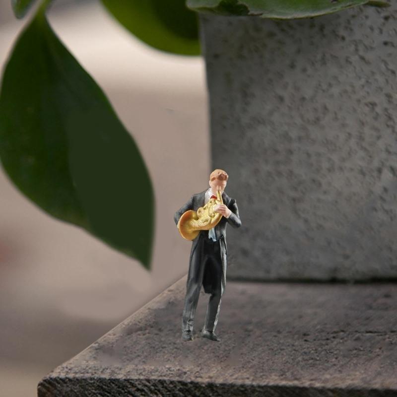 Resin Miniature Figures of Violin Players in 1/64 Scale Ideal for Long Term Decors and Artistic Projects