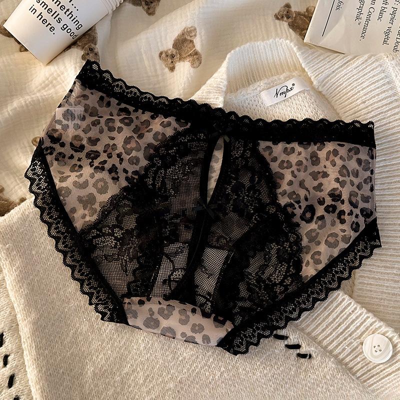 

Женские сексуальные леопардовые легкие роскошные дышащие кружевные трусики с вырезом на бедрах и бантом L чёрный