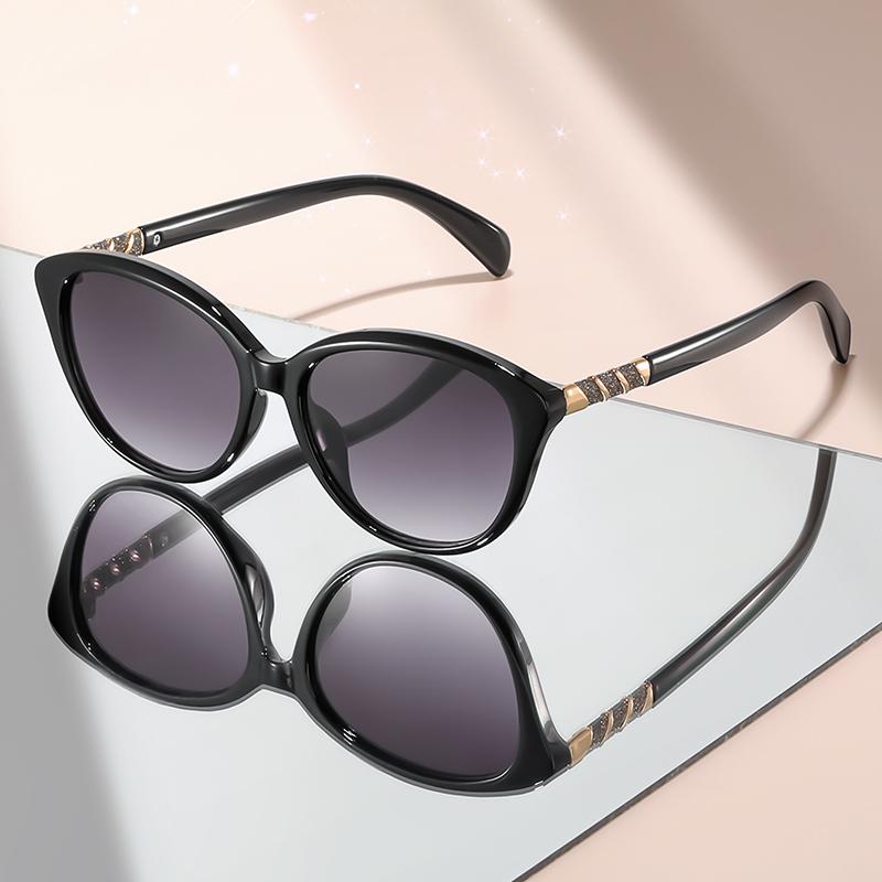 Fashionable and classic cat-eye small-frame sunglasses with diamond-like embellishments on the temples, versatile sunglasses