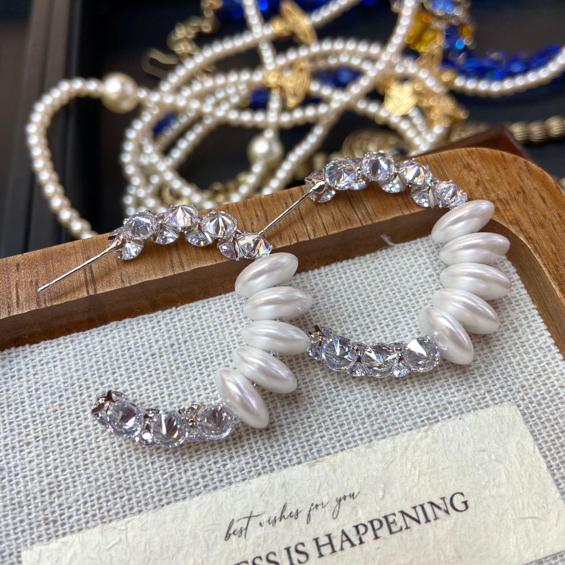 Light Luxury Bead Flash Diamond Large Earrings Irregular Pearl Earrings Niche Design Fashionable Simple Temperament Earrings