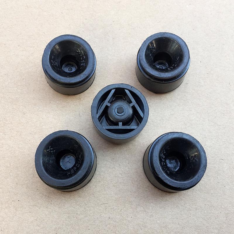 Shock-absorbing rubber pad and decorative cover for 2005-2014 classic Focus engine hood and upper shield.