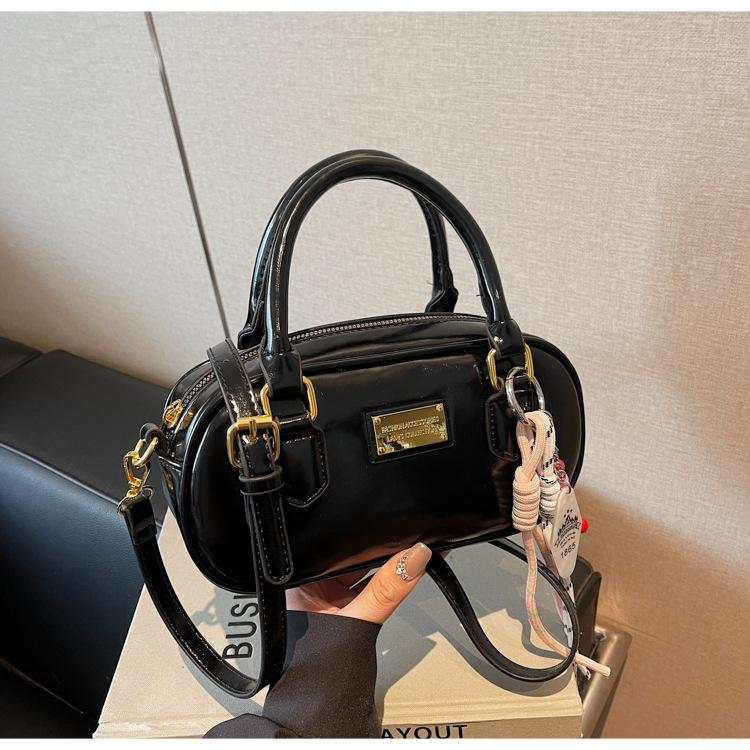 Tragbare Bowlingtasche Damen neue Frühling- und Sommer-Umhängetasche hochwertig vielseitig kleine quadratische Tasche