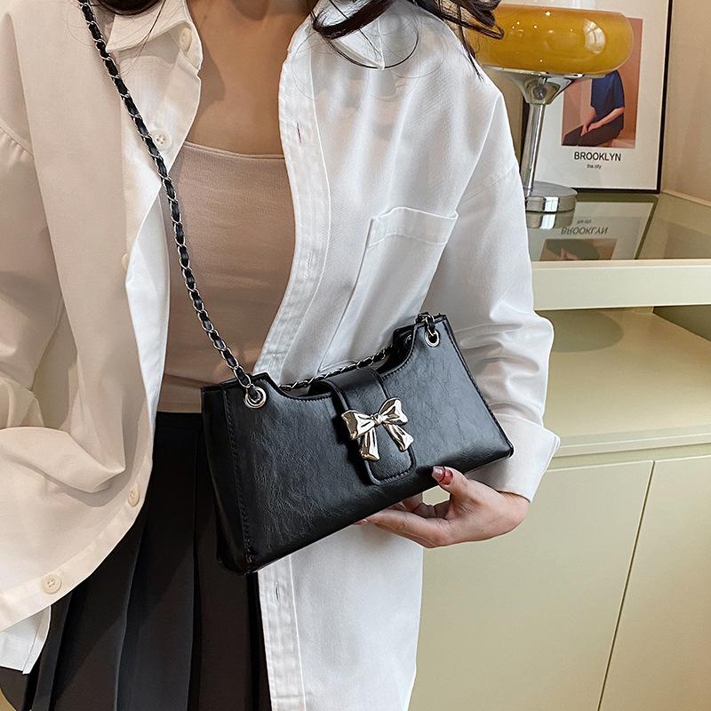 Underarm bag women's 2024 new beautiful women's niche design personalized ins trendy casual shoulder messenger bag