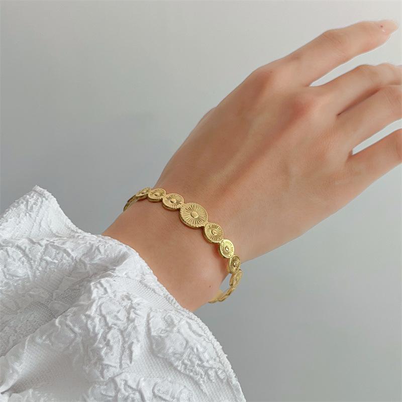 Vintage Geometric Openwork Titanium Steel Bracelet for Women Luxurious Fade-Resistant Stainless Steel Bracelet Creative Jewelry