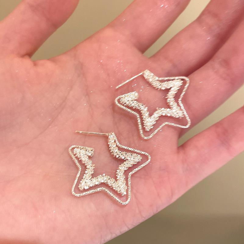 Korean Starry Sky Earrings: Sparkly Five-Pointed Star Studs, Light Luxury with a Unique Niche Feel for Women