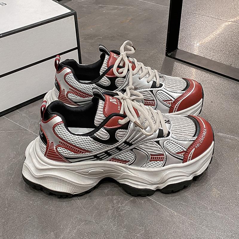 

Демонстрация маленьких стоп, толстые подошвы увеличивают рост, женские туфли для пап осенью 2024 года, новые легкие сетчатые дышащие и удобные спортивные 35 красный