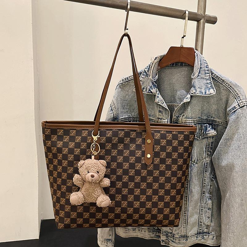 Textured handbag 2025 new large-capacity winter tote bag Korean version of foreign style class commuting fashion shoulder bag