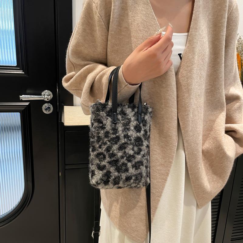 2025 winter woolen stitching fashionable plaid texture new new cross-body shoulder portable small square bag women