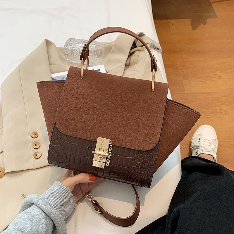 

Нова матова сумка 2024 року, жіноча портативна сумка через плече, корейська версія, європейська, американська, модна, контрастна кольорова сумка на крилах