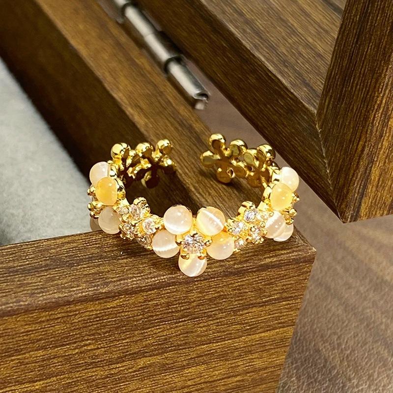 [Golden Mang Yayun] Imitation Opal Flower Butterfly Opening Ring Medieval Vintage Zircon Stacked Ring