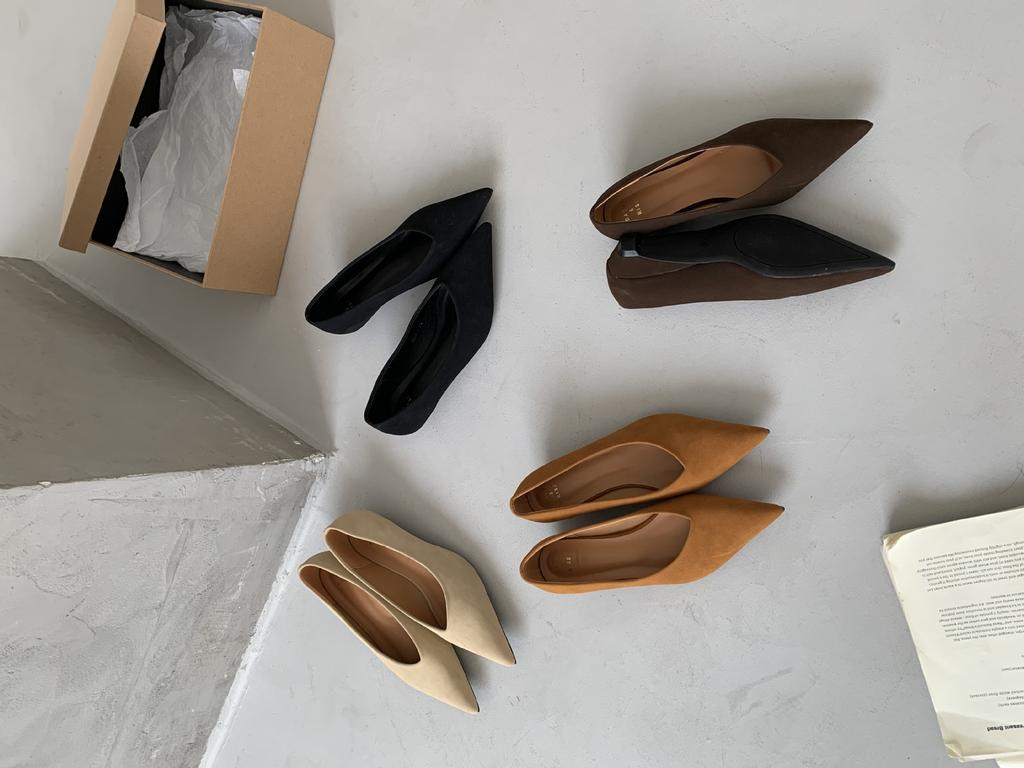 2025 New Pointed Versatile Shallow Mouth Soft Bottom Suede Foot Cover Commuter Work Low Slope Heel Women's Single Shoes