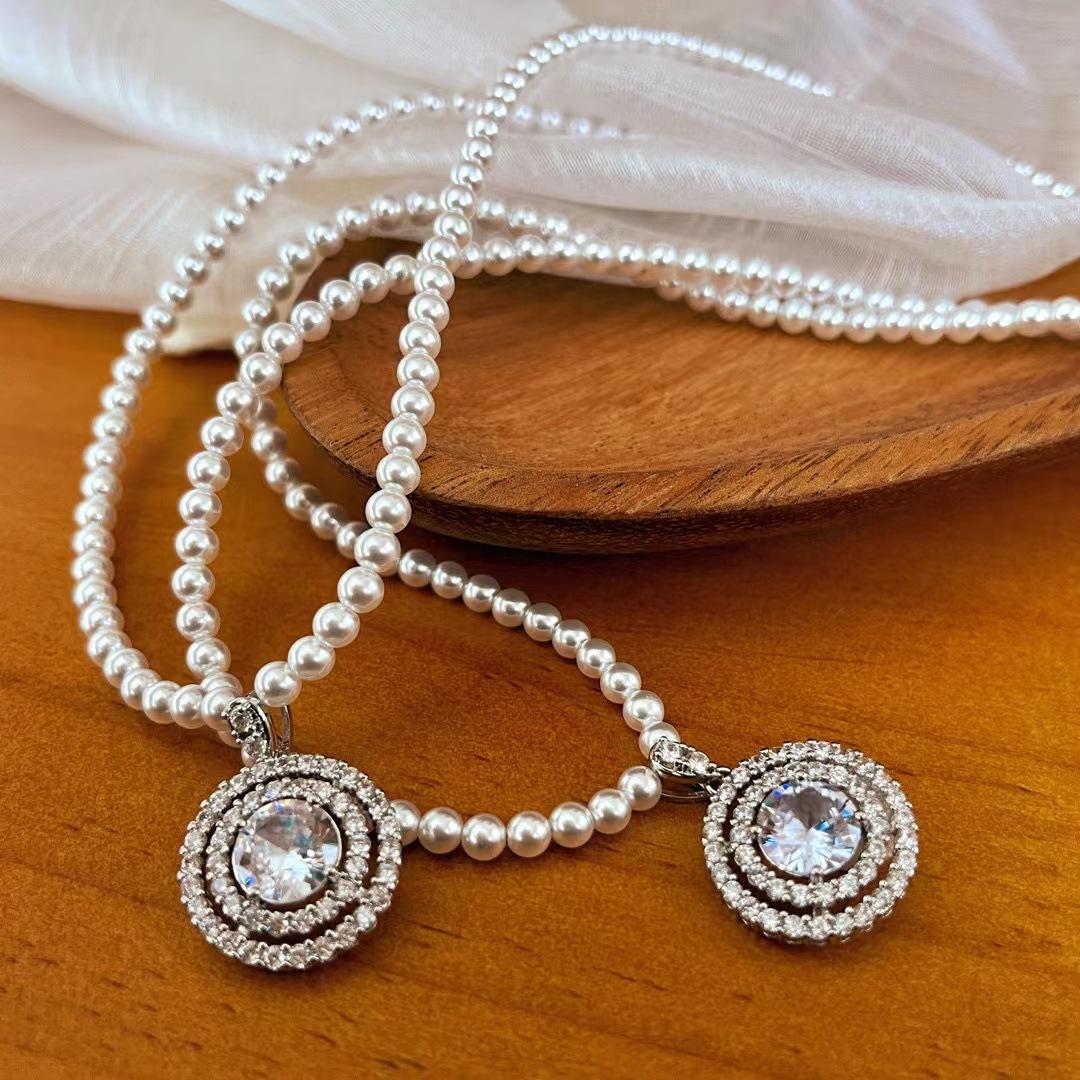 

Vintage Strong Light Shijia Artificial Crystal Pearl High Carbon Diamond Simulation Diamond Pendant Necklace Collarbone Chain