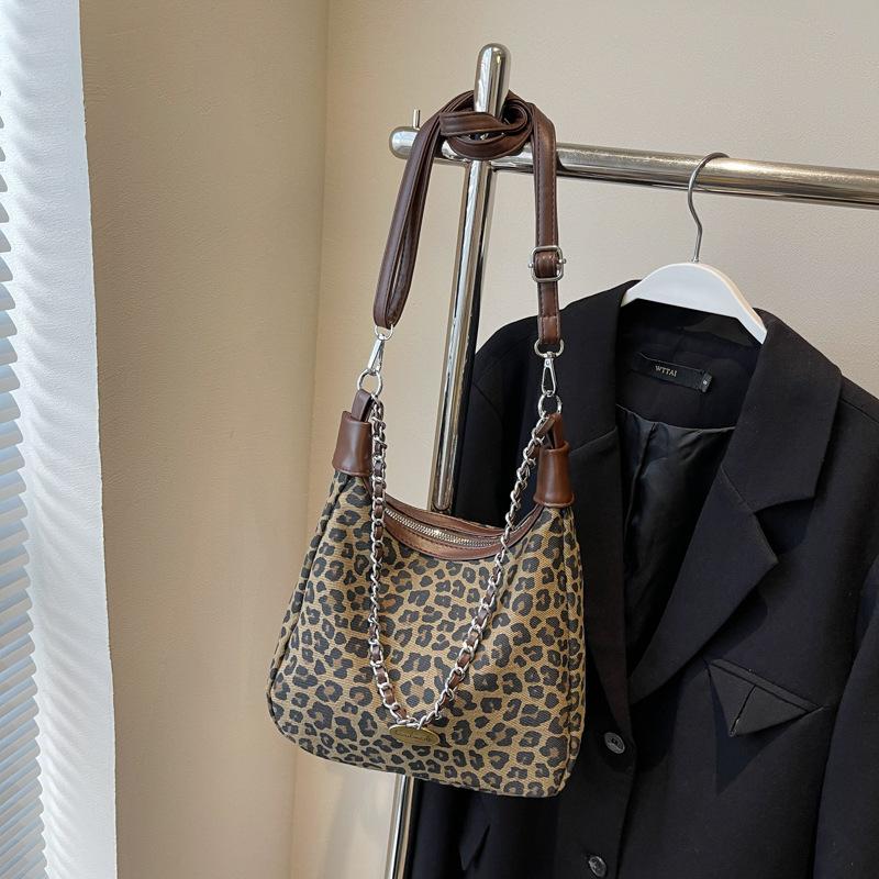 

Leopard print bag women s autumn and winter popular shoulder bag large capacity tote bag commuter messenger bag