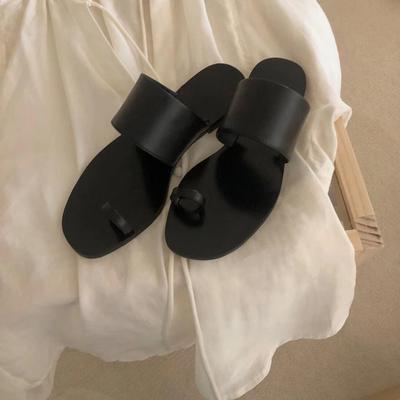 Echtes Leder Koreanisches Nischendesign Ein-Wort-Breitband Zehenkappe Coole Hausschuhe Damen Oberbekleidung Sommer Neue Mode Strandsandalen