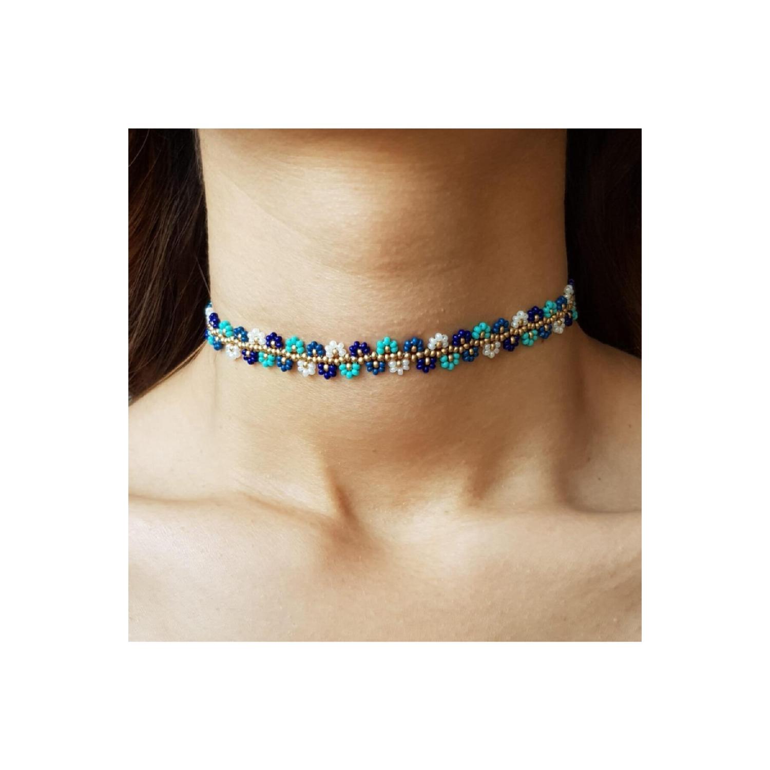 

Ожерелье-колье ручной работы с красочным цветочным мотивом