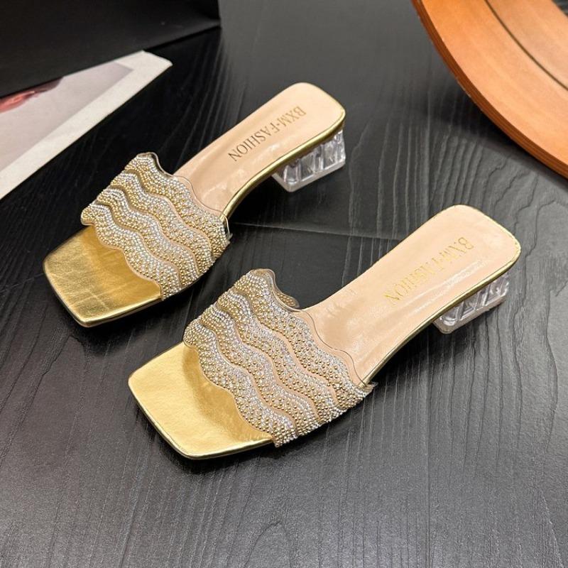 2026 Été Pantoufles Ouvertes Modernes pour Femmes Sandales Élégantes à Bout Carré Strassées Talon Moyen Pantoufles de Mode pour Robe