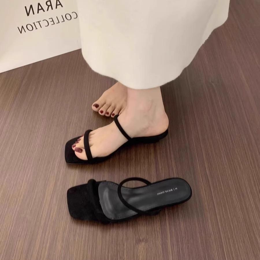 Minimalist style with open-toed square slippers for women's summer wear, not tired feet, small slope heels, French beautiful sandals