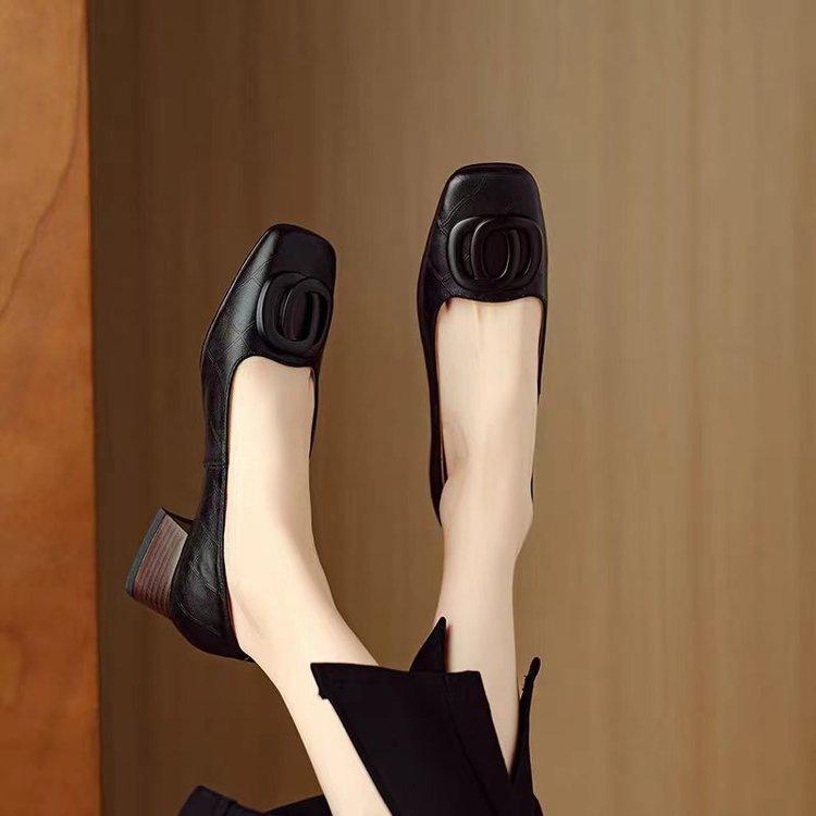 French One-pedal Grandma Shoes Retro Medium Heel Small Leather Shoes Women's 2025 New Autumn Soft Leather Square Head Shallow Mouth Single Shoes