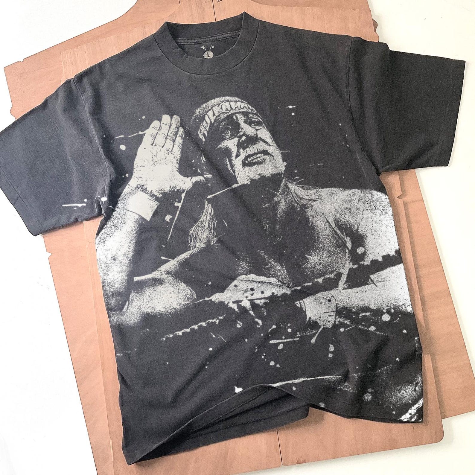 Hulk Hogan Bleached T-Shirt: Faded Black Cotton Wrestling Tee L