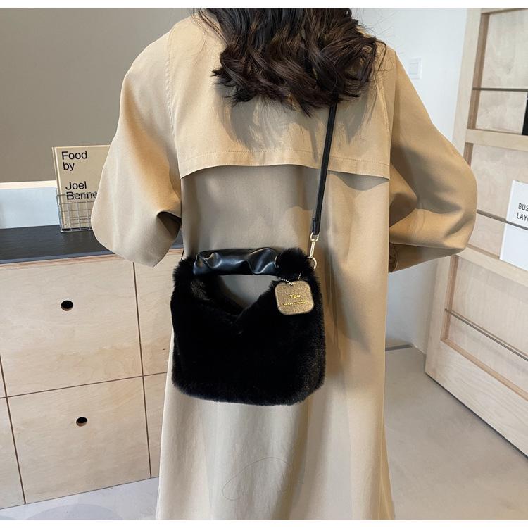 2024 Winter Fairy Plüsch Faltenhandtasche - High-End Influencer Favorit, Damen Umhängetasche/Crossbody-Tasche