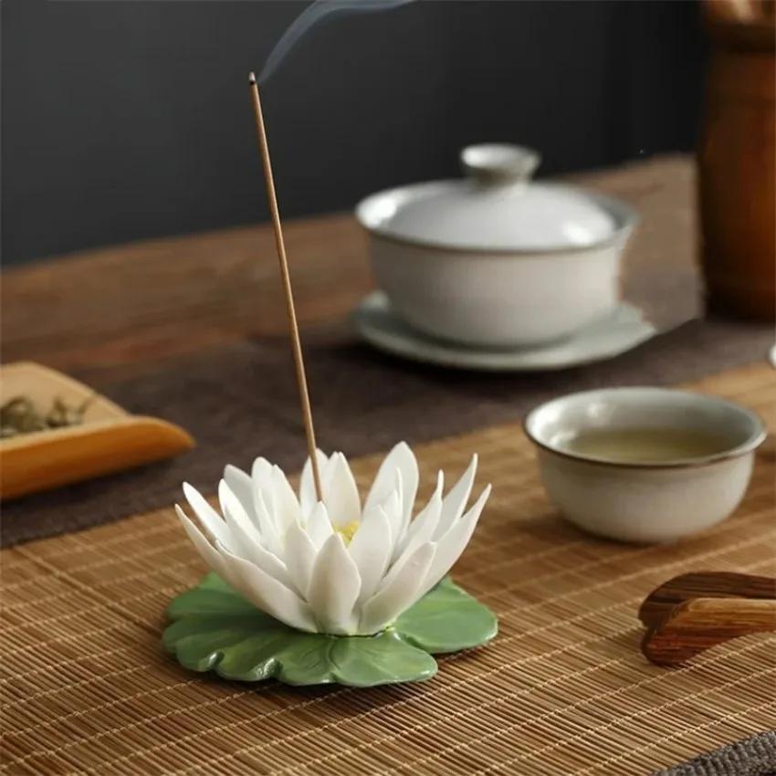 1 Pcs Hand Pinched Ceramic Flower Ornament White Lotus Lily Zen Incense Holder Incense Stick Creative Tea Pets Home Decoration