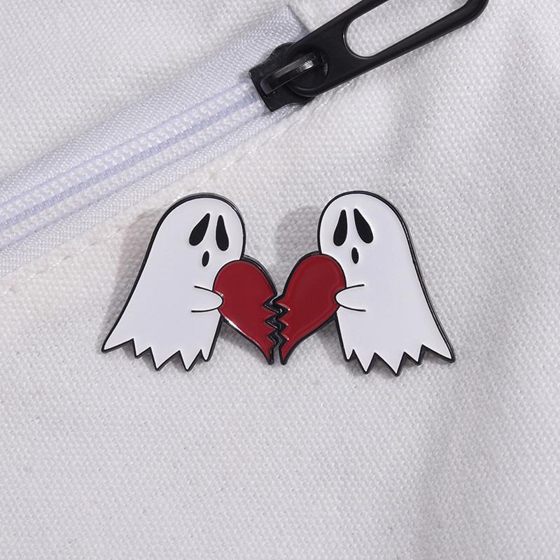 Creative Cartoon Heart Shaped Ghost Design Metal Brooch Pin For Halloween 2023 Collection