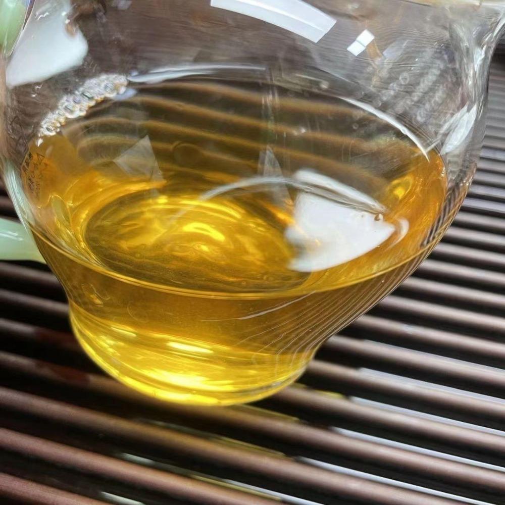 357g Menghai Laobanzhang Yunnan Roher Pu'er Tee Kuchen
