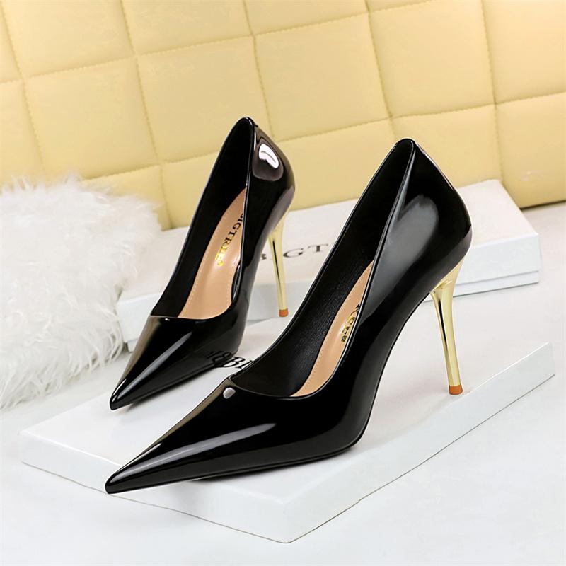 Woman Stylish Simple Metal Heels Pumps Pointed Toe Shiny Patent Leather High Heels Shoes Occupation Office Shoes Stiletto