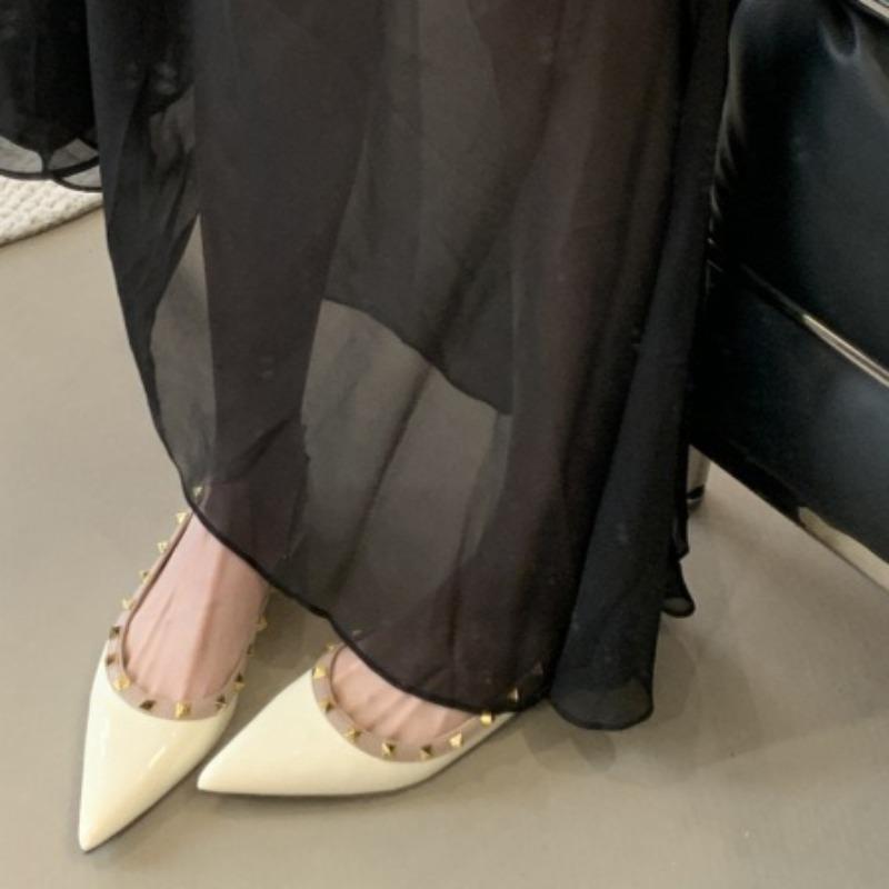 Mode Square Heel Einzelne Schuhe Herbst Neu Spitzzehe Flacher Mund Nieten Fußbedeckung Weiche Sohle Rutschfest Mittelhoher Absatz Niedrig geschnittene Schuhe