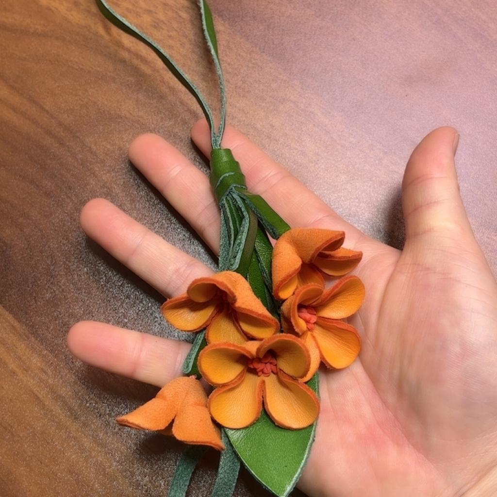 Fashion Cow Leather Flower Pendant Keychain Bag Charm Handbook Osmanthus Car Key Pendant Creative Pendant Tulip Bag Accessories