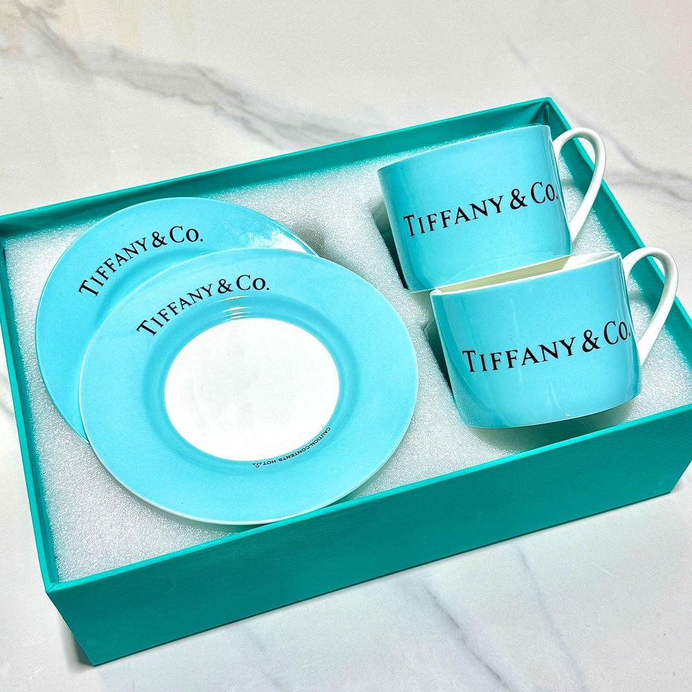 

Набір з кавової чашки та блюдця Tiffany Blue з кістяного фарфору - Елегантний подарунок для пар 220ml синій