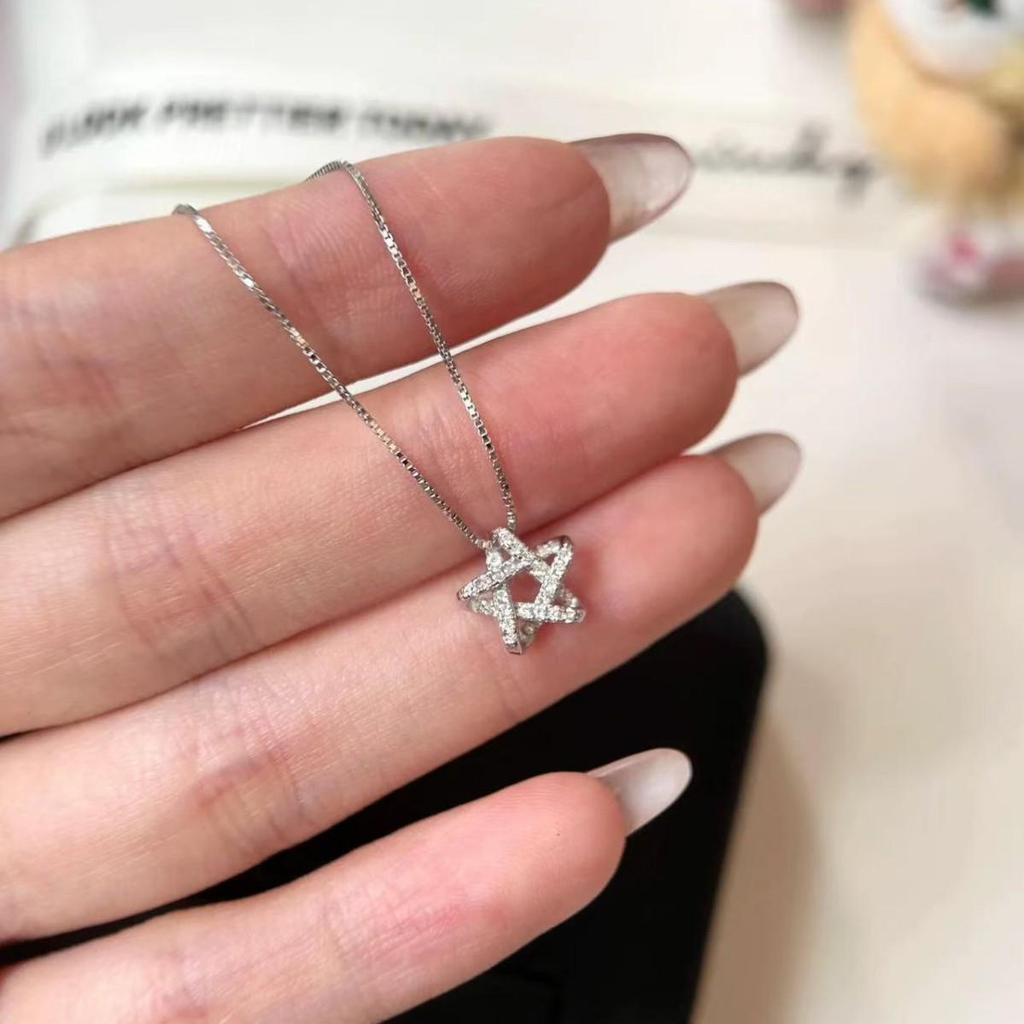 Sparkling Diamond Star Necklace: Five-Pointed White Gold Star with Nickel Silver and Real Gold Plating for a Luxurious, High-End Look.