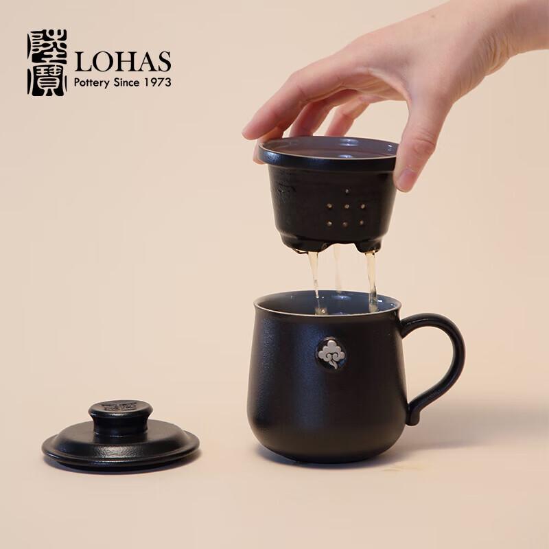 

Lu Bao Clouds & Brocade Ceramic Tea Mug with Filter
