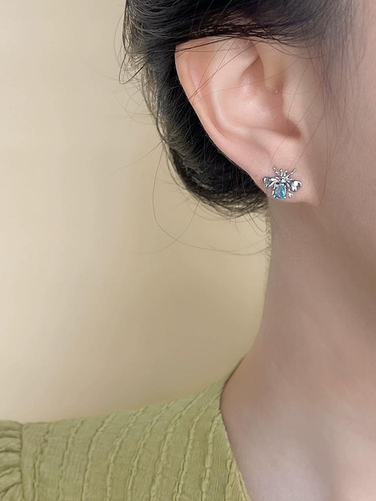 Cute Zirconia Bee Insect Ear Stud Piercing Earrings For Women Elegant Fashion New Jewelry Friend Gift Party Daily