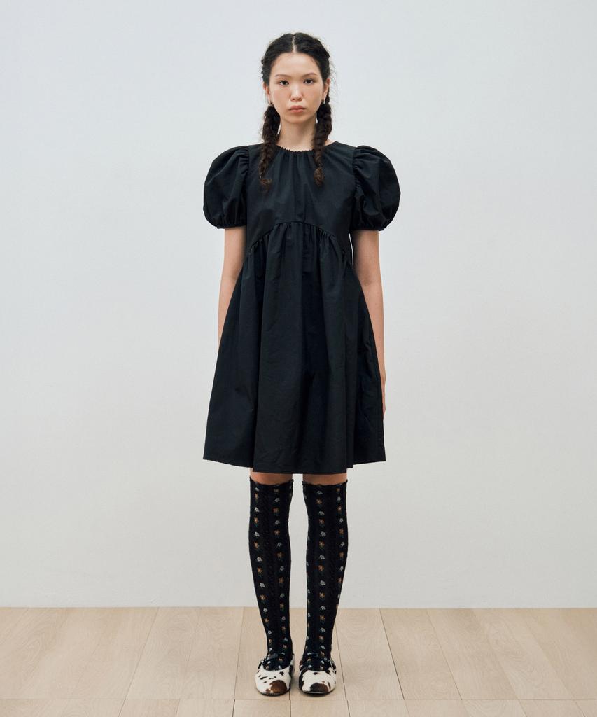 MAIS Arched Shirring Puff Sleeve Dress / Black