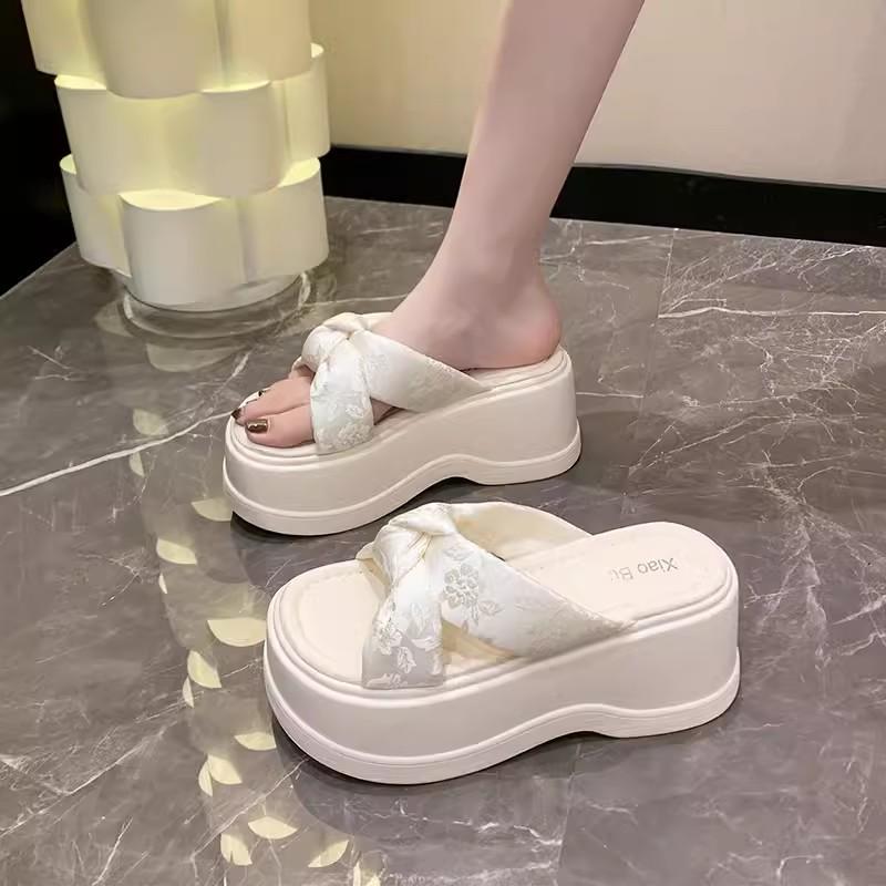 

Мода 2024 года. Летние женские тапочки на высокой платформе. Холщовые туфли на танкетке высотой 8 см. Шлепанцы. Милые босоножки на толстой подошве для девочек. Пляжные шлепанцы с открытым носком. 34 бежевый