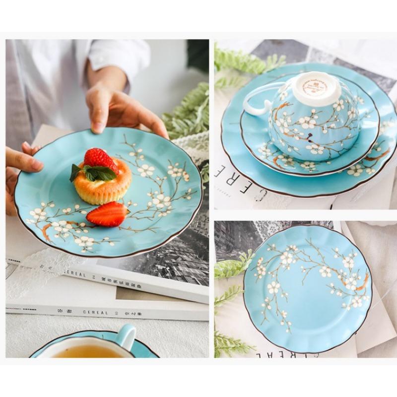 Blaues Porzellan Kaffeetassen- und Untertassenset Bone China Teetasse Pflaumenmuster Kaffeetassen